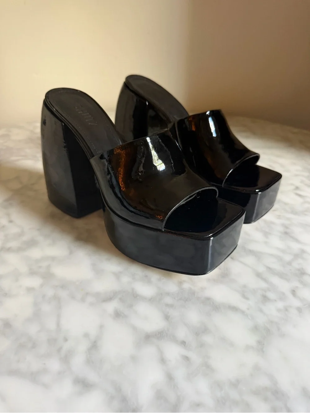 SCHUTZ sleek black